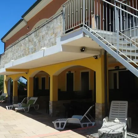 Laciaccia House *